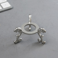 Grenzüberschreitend Meistverkaufter Kristallkugel-Ständer Dreieckiges Wolkenmuster-Ornament Metall-Kugelhalter Mineralien-Ausstellungsständer Komplett