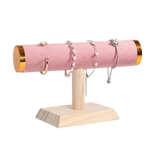Expositor de Pulseras de Lujo Marca EQ con Base de Madera y Cilindro de Terciopelo para Mostrador de Joyería y Vitrinas de Marcas de Joyería - Product Image 4