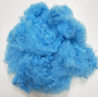 Fibre de polyester recyclée 6D 64 mm en vrac, 100 % recyclable, ignifuge, teinte, matière première unie pour fil, feutre et tapis