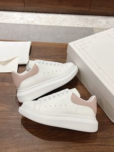 Chaussures de marche de luxe pour hommes et femmes, confortables, respirantes, adaptées aux activités sportives en plein air. - Product Image 4