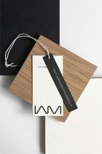 Etiquetas colgantes de papel ecológicas personalizadas; etiquetas laminadas 3D con forma personalizada, impermeables y duraderas para ropa, calzado y bolsos. - Product Image 5