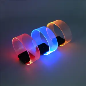 RGB âm nhạc đánh bại nam châm LED nhấp nháy ánh sáng lên Vòng đeo tay với giá rẻ Vòng đeo tay giá rẻ khắc Vòng đeo tay