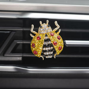 Joli petit coléoptère modélisation parfum de voiture pour femmes accessoires de climatiseur pour dames exquis désodorisant de voiture <span class=keywords><strong>coccinelle</strong></span> - Product Image 1