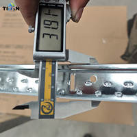 Composants de grille de plafond 2X2 Tuiles de grille de plafond suspendu en PVC Barre en T à Guangzhou