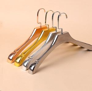 <span class=keywords><strong>Cintre</strong></span> en plastique PP <span class=keywords><strong>personnalisé</strong></span> avec logo, antidérapant, pour salle de bain, robe de mariée, veste, costume homme, manteau - Product Image 1