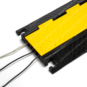 แผ่นยางป้องกันสายไฟแบบ 3 ช่อง สีเหลือง สำหรับงานอุตสาหกรรมกลางแจ้ง - Product Image 3