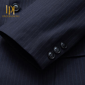 Un <span class=keywords><strong>costume</strong></span> de <span class=keywords><strong>mariage</strong></span> pour hommes de haute qualité avec un motif de boutons à simple boutonnage et une coupe de style Zhongshan - Product Image 5