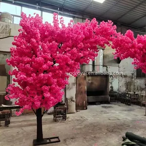 Pohon dalam ruangan merah muda baru pohon padat tanaman buatan atas meja pernikahan buatan ganda dek pohon bunga sakura