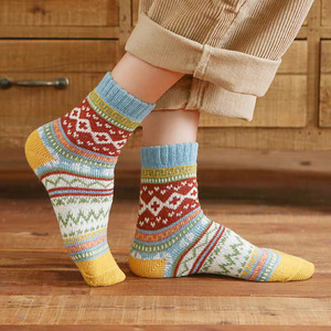 Lot de 5 paires de chaussettes en laine tricotée douces et chaudes pour femmes, style vintage, hiver, épaisses, multicolores, taille unique, cadeaux promotionnels - Product Image 2