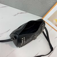 Sac bandoulière rétro style punk avec crâne, tendance transfrontalière, fermeture éclair, doublure polyester, rivets embossés, petite sacoche Halloween