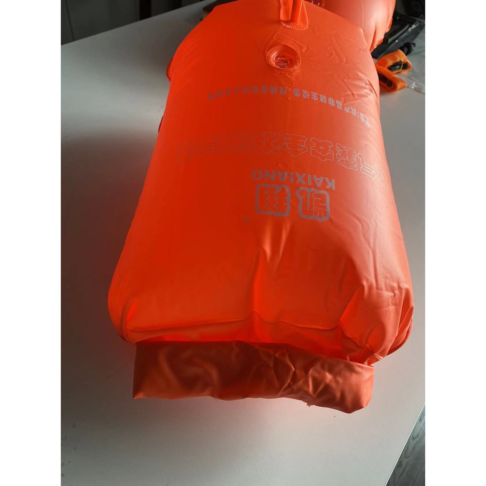 Puede almacenar grandes chinches (o ropa).