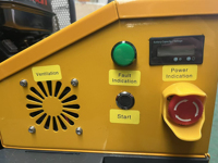 Tondeuse à gazon industrielle et commerciale robotisée autonome télécommandée sur chenilles, à braquage zéro, sans fil et à sécurité renforcée