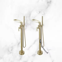 Remplisseur de baignoire autoportant moderne en laiton de luxe Robinet de baignoire cascade Robinet de baignoire monté au sol avec douchette à main