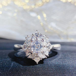 Anello con Diamante Taglio Princess F1444 in Oro Bianco Naturale Colore D Classico Anello di Fidanzamento da Donna - Product Image 4