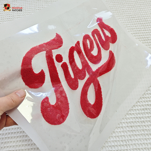 งานออกแบบลายเสือแบบกำหนดเอง ตัวอักษรขนฟู ตัดด้วยเลเซอร์ แบบพัฟฟ์  แบบรีดร้อน  แบบ DTF  ขายส่งสำหรับเสื้อผ้าและเสื้อยืด - Product Image 2