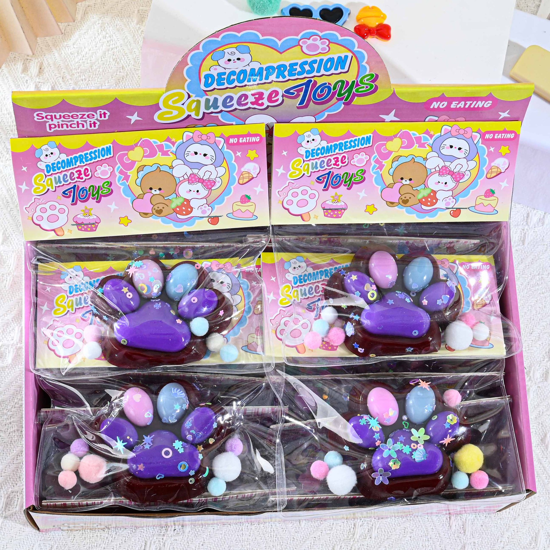 ฐานสีน้ำตาลพร้อมกรงเล็บสีม่วง ขนาด 7.5*6.5 ซม. น้ำหนัก 55 กรัม