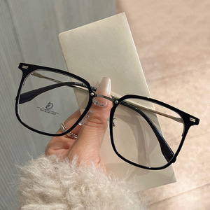 เฉียนไน เรโทร TR กรอบแว่นตาโลหะเต็มรูปแบบสี่เหลี่ยมป้องกันแสงสีฟ้าสำหรับผู้หญิงกรอบใหญ่สไตล์เกาหลี JS8-1-24011 - Product Image 1