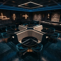 Ensemble de tables et chaises de restaurant et bar en cuir et bois, style moderne et luxueux, écologique, durable, pour l'extérieur et la maison