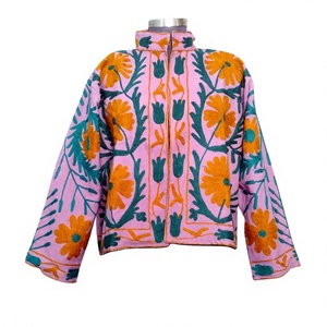 Veste en polaire brodée de fleurs roses pour femme, col montant, fermeture éclair, manches longues, style bohème printanier, broderie à la main - Product Image 1