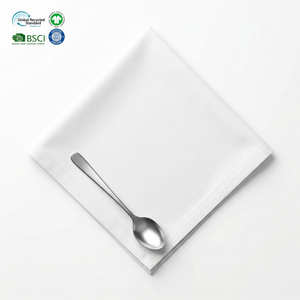 Serviettes en tissu blanc 18x18 pouces à bords ourlés, en polycoton, douces, absorbantes, imperméables, écologiques, tailles personnalisables pour la restauration fine - Product Image 1