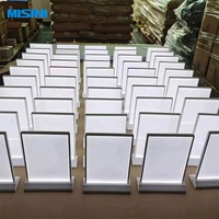 Affiche rectangulaire personnalisée remplaçable Bord argent Cadre en aluminium Batterie LED Panneau de menu haute luminosité Dessus de table Boîte à lumière A4
