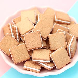 Mini Galletas de Resina con Formas Variadas, Hombre de Jengibre, Decoración Plana para Manualidades, Decoración para Cocina y Refrigerador - Product Image 5