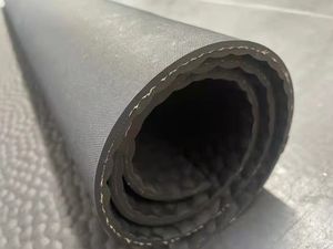 Feuille de caoutchouc recyclé longue durée avec revêtement supérieur pour matelas de vache - Service de découpe durable disponible - Product Image 4