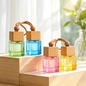Flacon diffuseur de parfum pour voiture personnalisé de 8 ml, flacon en verre carré multicolores avec bouchon en bois pour la décoration de la voiture - Product Image 3