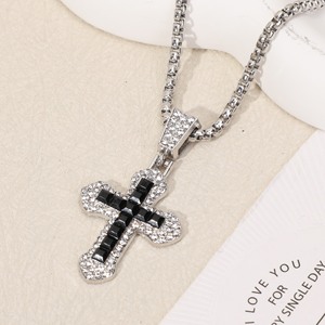 Collana a Croce con Diamanti in Stile Europeo, Placcata Oro con Zirconia Cubica Nera per Donne e Ragazze - Product Image 2