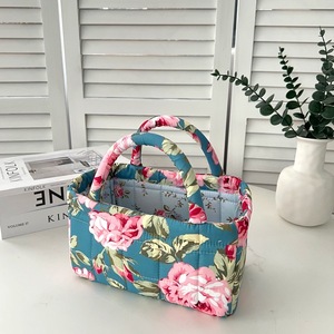 Borse Portaoggetti Boho in Tessuto con Grandi Motivi Floreali, Pieghevoli e Trapuntate, Vendita all'Ingrosso - Product Image 4