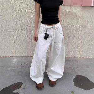 Jeans en denim blanc rétro américain à taille haute pour hommes, nouveau design de rue, coupe ample, amincissante, jambe droite - Product Image 3