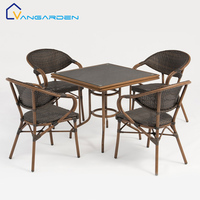 Chaises de balcon empilables en rotin naturel durable, avec structure en aluminium imperméable, pour l'aménagement extérieur des hôtels et jardins.