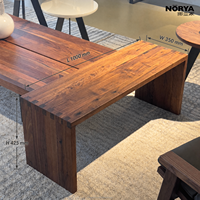 Table basse multifonctionnelle NORYA en bois massif avec plateau épais et patins de protection pour salon, mobilier en noyer