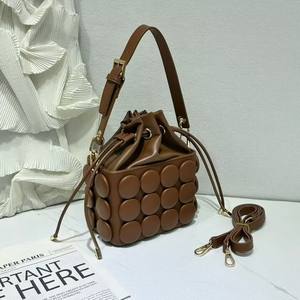 Bolso de Hombro Tipo Bandolera Cilíndrico de PU Hecho a Mano para Mujer, con Cierre de Botón y Cordón, Diseño de <span class=keywords><strong>Moda</strong></span> Versátil - Product Image 4