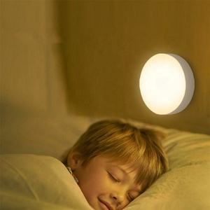 Luz Nocturna LED Magnética Inalámbrica con Sensor de Movimiento, Recargable por USB, con Batería Integrada, para Armarios, Dormitorios, Escaleras y Habitaciones - Product Image 2