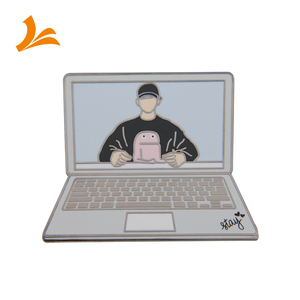 Di alta qualità a buon mercato su ordinazione del metallo smalto duro distintivo notebook forma di computer kpop smalto spilla - Product Image 2