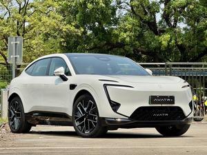 AVATR 11 2025 d'occasion, modèle de luxe SUV à 4 portes et 5 places, propulsion arrière, autonomie étendue, REEV, blanc sur rouge bordeaux - Product Image 3