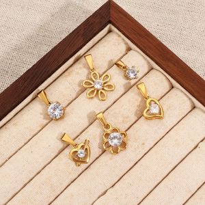 Ciondoli Impermeabili F288 in Acciaio Inossidabile 18k, Charm a Forma di Cupido, Angelo, Cuore, Fiore, Ala con Zirconi per Bracciali e Collane Fai-da-Te - Product Image 1