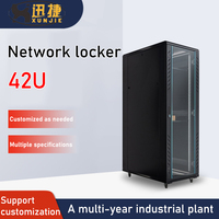 Armoire de serveur 42u avec unité de distribution d'alimentation, étagère et ventilateur en stock