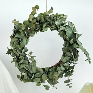 Couronnes d'<span class=keywords><strong>eucalyptus</strong></span> naturels Fleurs séchées Porte d'entrée Guirlandes de Noël pour la fête des mères et la Saint-Valentin - Product Image 5