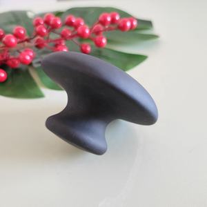 Sibin bian siyah mantar şekilli masaj taşı bazalt sıcak kaya noktası taş derin masaj taşı s isıtıcı Gua Sha masaj aleti - Product Image 2