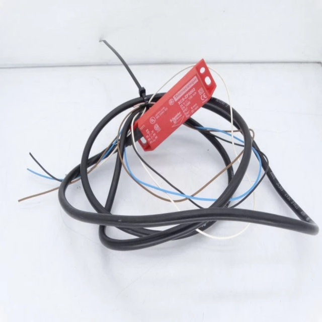 New and Origina XCS-ZP5002 Stock in Warehouse PLC Programming Controller