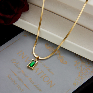 Juego de Collar y Aretes de Acero Inoxidable Chapado en Oro PVD de 18K con Cristal Verde |   Joyería Hipoalergénica con Cadena de Serpiente para Mujer - Product Image 2