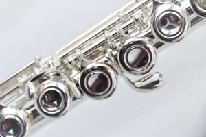 Niveau étudiant haut de gamme 16 trous trou fermé conception flûte transversale plaqué argent C ton métal flûte - Product Image 4