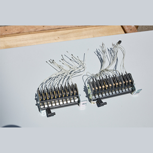 Conjunto de Contactos Auxiliares para Interruptor Automático, 10 Grupos Opcionales, Fijos y Extraíbles, 6A 250V, Aire - Product Image 1