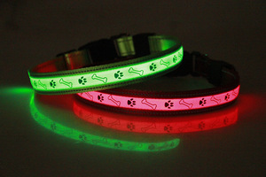 Huellas de hueso estampado rojo verde flash USB <span class=keywords><strong>LED</strong></span> recargable luz bichon frise perro de peluche mascota cuello <span class=keywords><strong>Collar</strong></span> para viaje camping caminar - Product Image 3