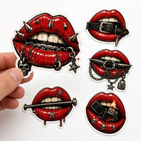 Autocollants personnalisés lèvres rouges style punk, imperméables, style rock, chaîne à pointes, vinyle chromé PVC découpé, design autocollant moto personnalisé