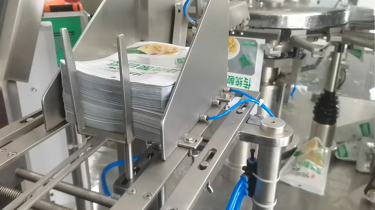 Factory Price Rotary Rice Fish Feed Meat Frozen Food Pre-made Pouch Vacuum Packing Machine