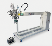 Machine de scellage de coutures à air chaud avec bras extensible et rouleau de traction, capable de produire des panneaux publicitaires