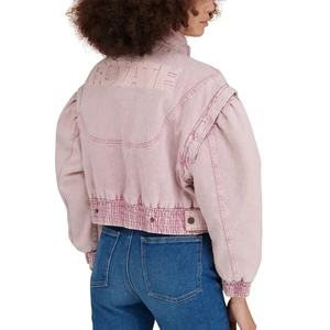 Blouson bombardier court à manches bouffantes et épaules tombantes délavées à l'acide sur 100% veste cargo en denim de coton à col montant et logo en relief - Product Image 6